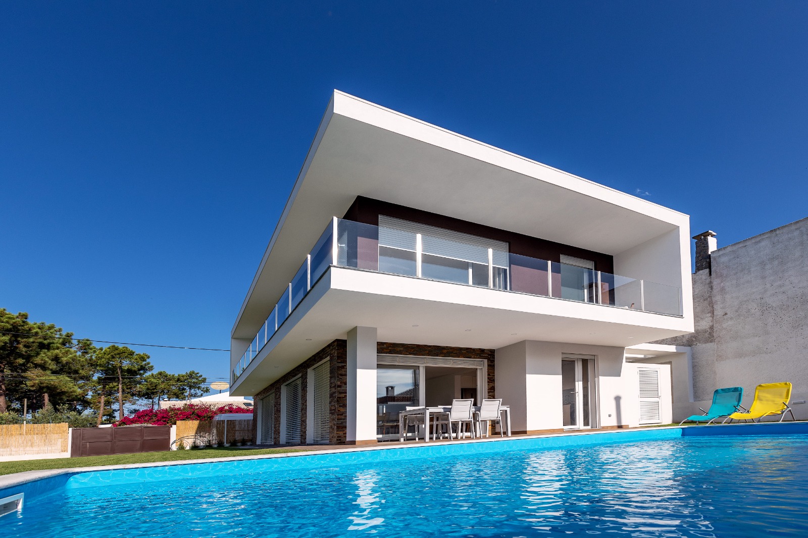 Moradia moderna com piscina — PO Arquitetos